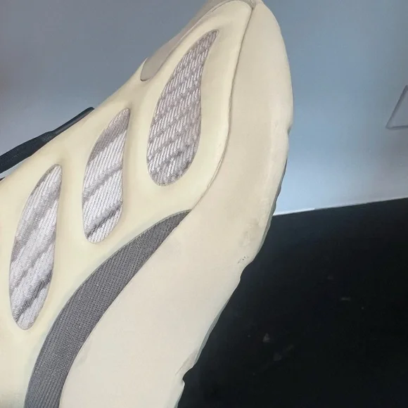 Size 7.5 - adidas Yeezy Boost 700 V3 Azael Men’s Shoes - Picture 10 of 10